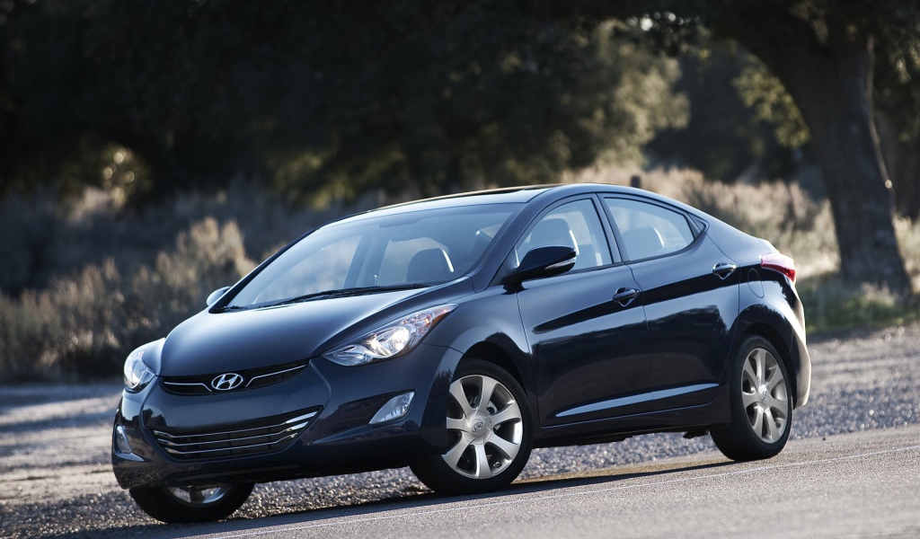 Автомобиль марки Hyundai модели Elantra