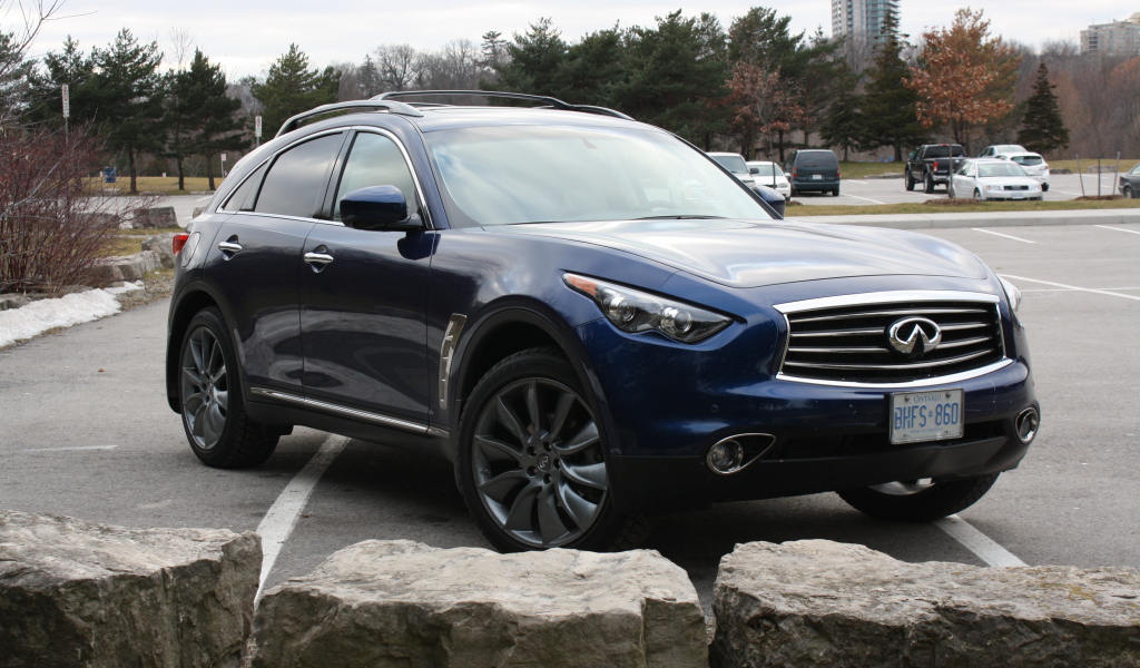 Синий Infiniti FX35