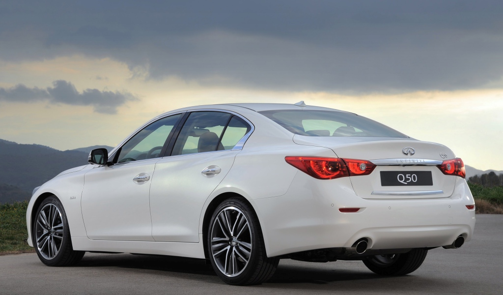 Новый автомобиль Infiniti Q50 2014 года