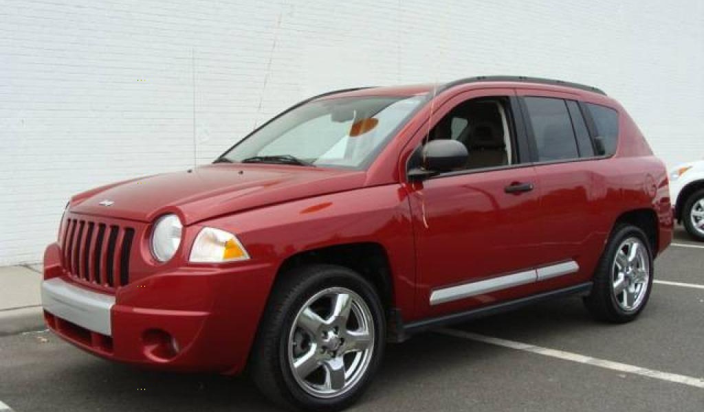 Красный Jeep Compass