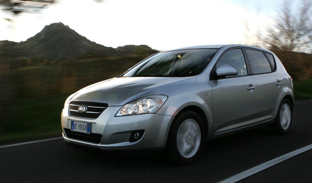 Автомобиль марки Kia модели Ceed