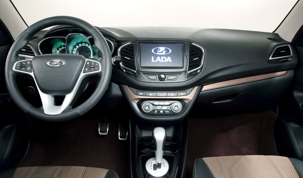 За рулем Лады Веста