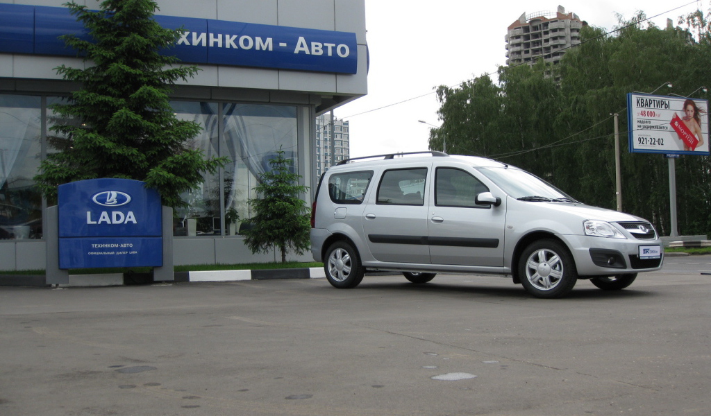 Lada Largus в городе