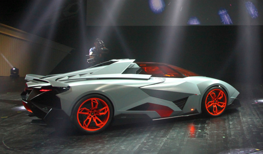 Красивый автомобиль Lamborghini Egoista