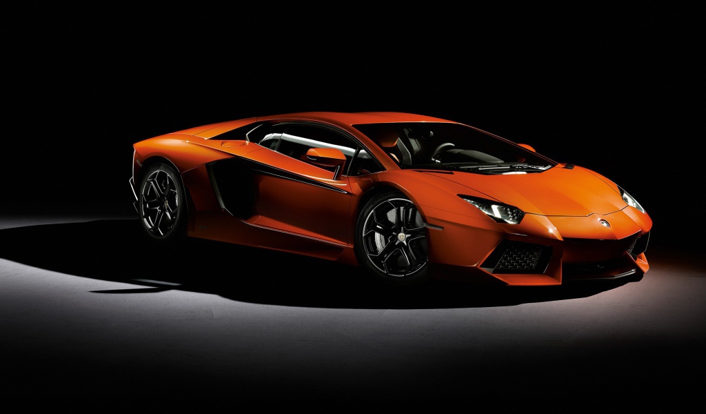 Оранжевый Lamborghini Aventador