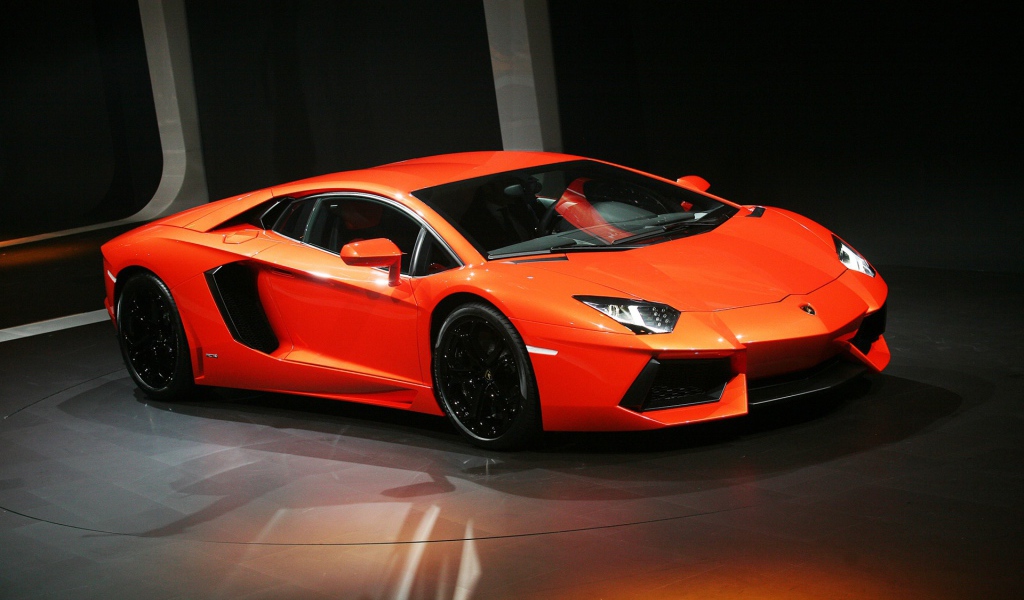 Автомобиль Lamborghini aventador