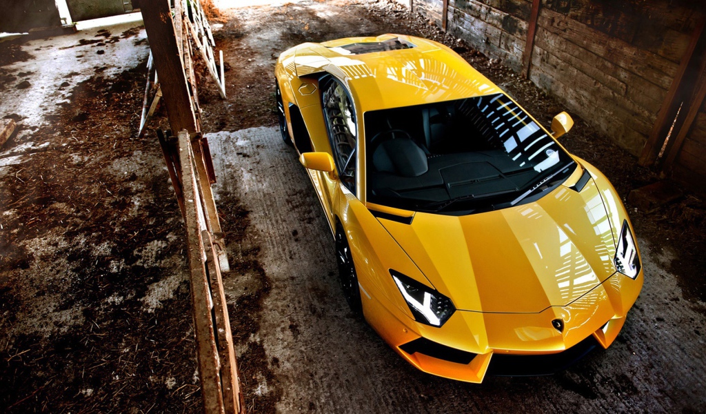 Машина Lamborghini aventador