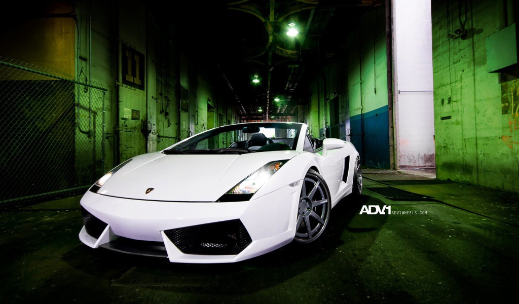 Белый Lamborghini gallardo spyder