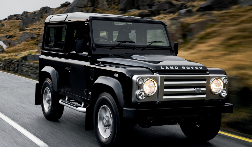  Красивый автомобиль Land Rover Defender в Москве