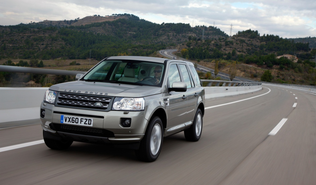 Красивый автомобиль Land Rover Freelander 2 в Москве