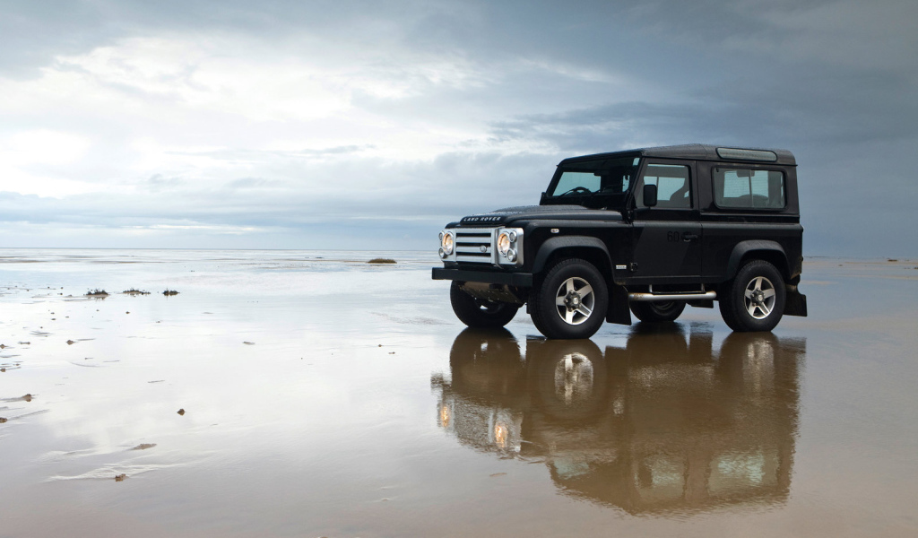 Надежный автомобиль Land Rover Defender