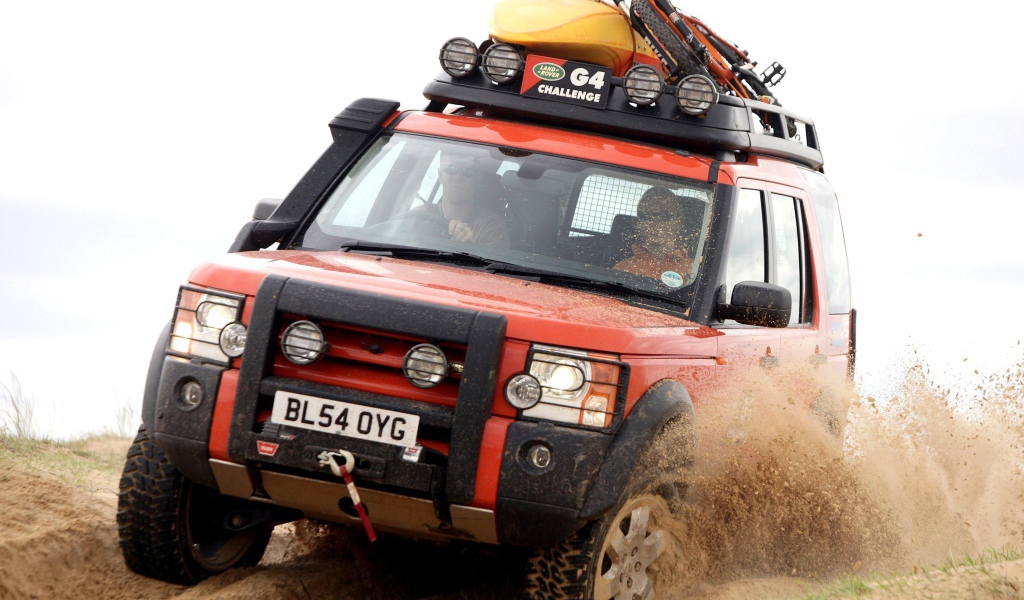 Надежная машина Land Rover Defender