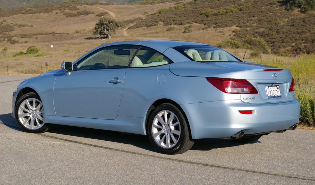 Голубой Lexus IS 250