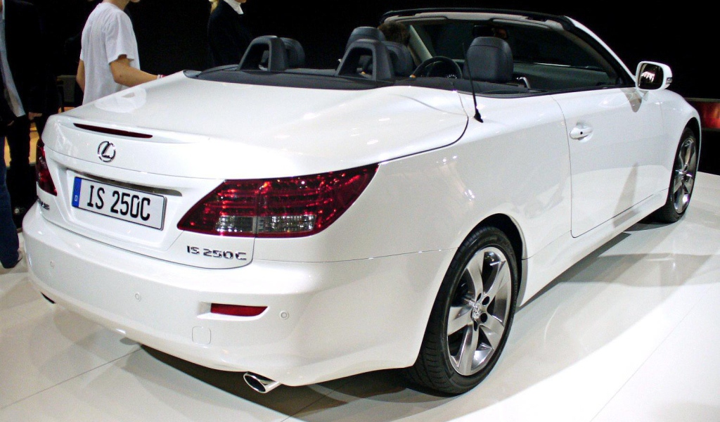 Белый кабриолет Lexus IS 250