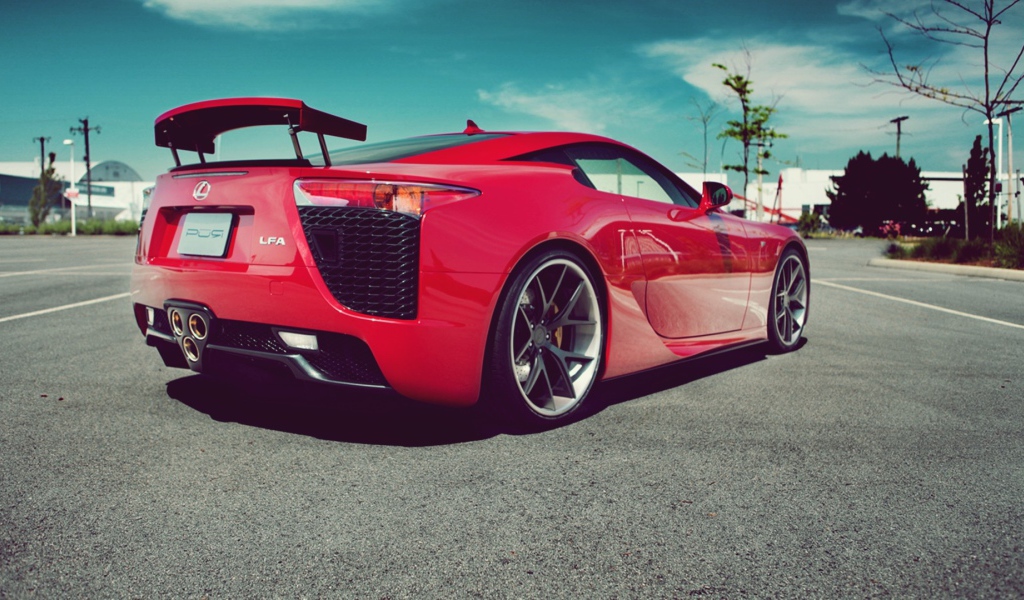 Красный спортивный Лексус