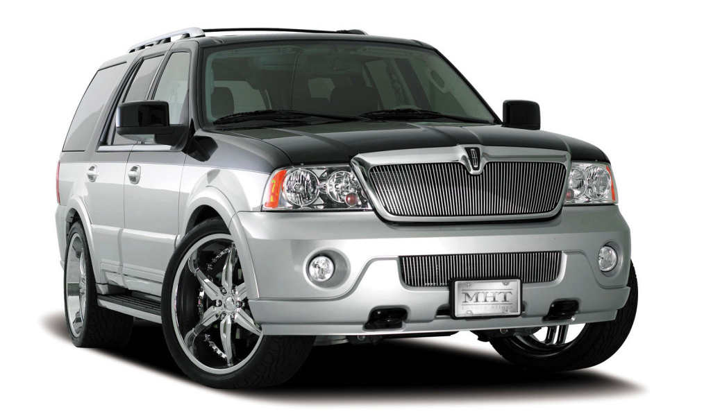 Красивый автомобиль Lincoln Navigator 2014 в Москве