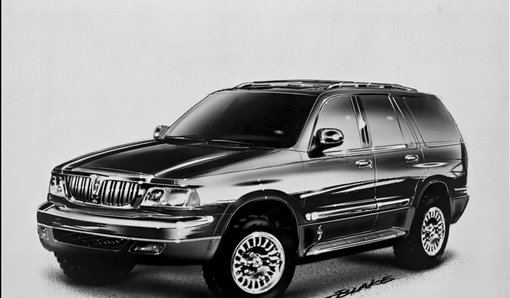 Красивый автомобиль Lincoln Navigator 2015 в Москве