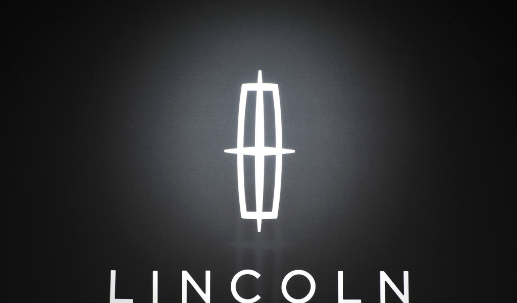 Красивый автомобиль Lincoln Navigator 2014