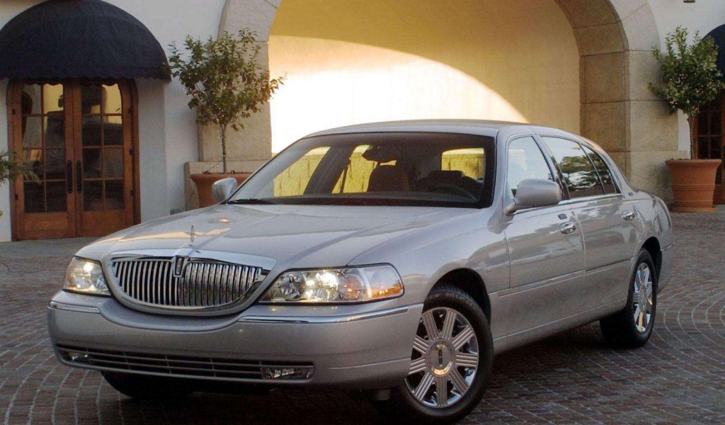 Дизайн автомобиля Lincoln Town Car
