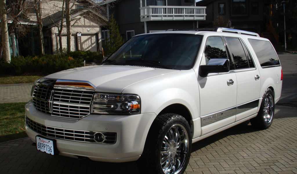 Новый автомобиль Lincoln Navigator 2014