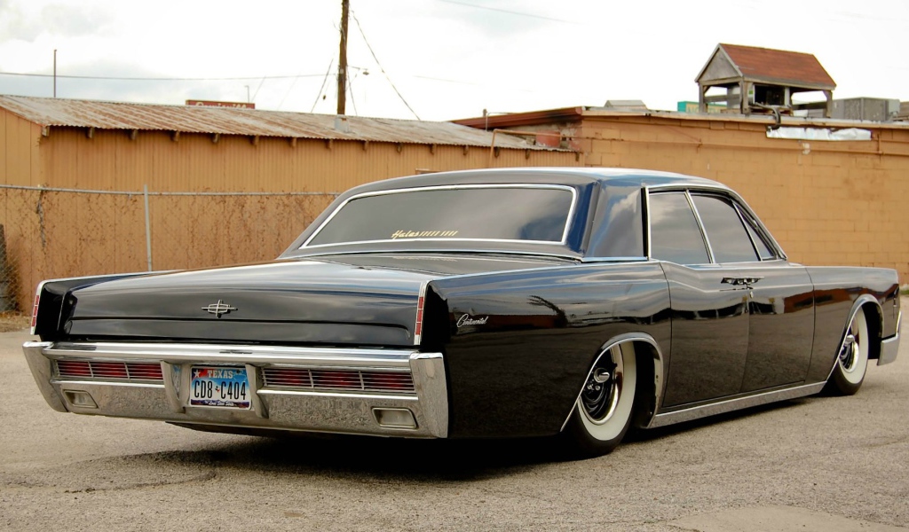 Новая машина Lincoln Continental