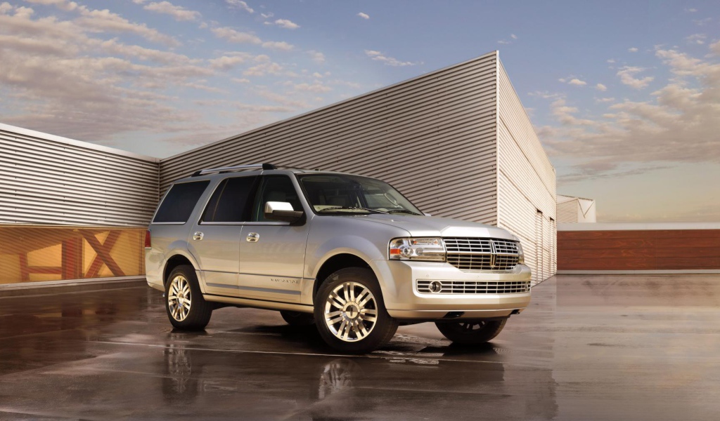 Надежный автомобиль Lincoln Navigator 2014