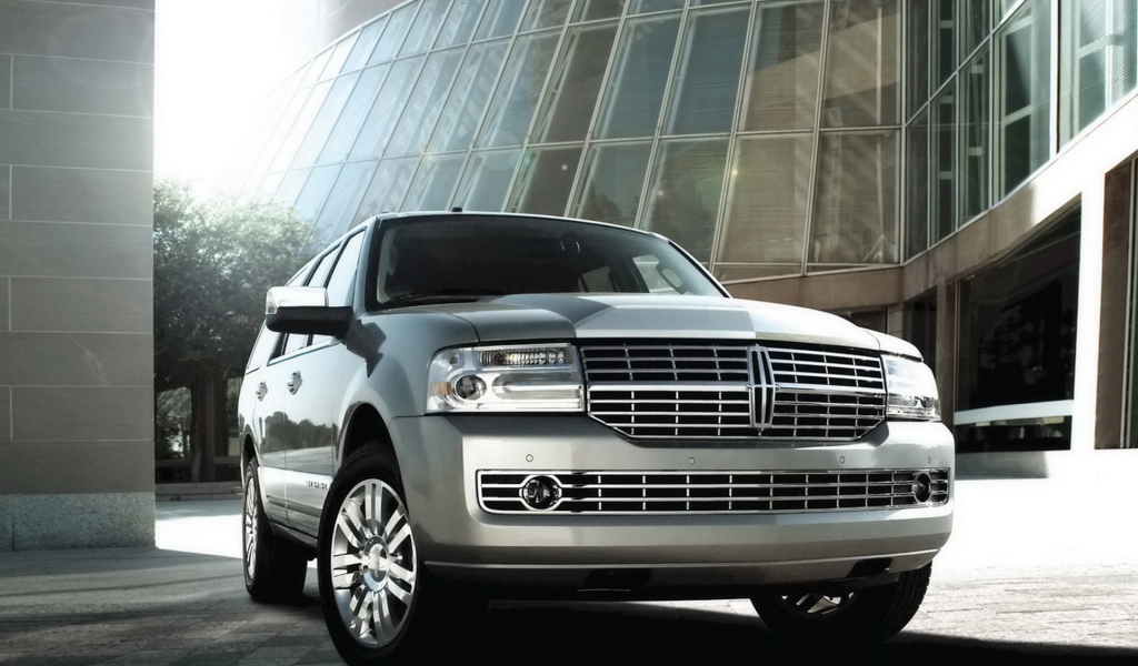 Надежный автомобиль Lincoln Navigator