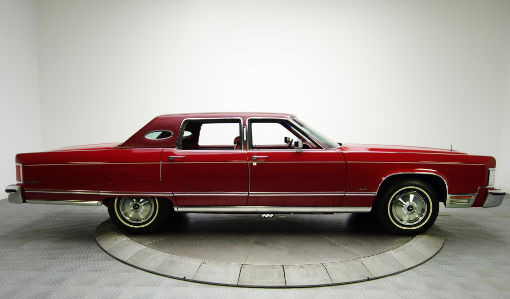 Тест драйв автомобиля Lincoln Town Car