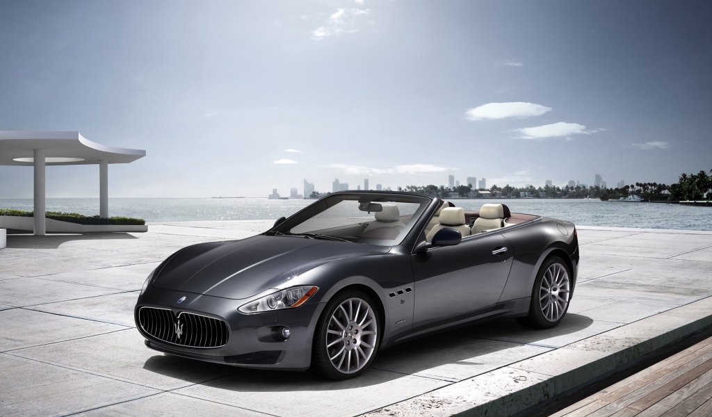 Автомобиль Maserati grancabrio