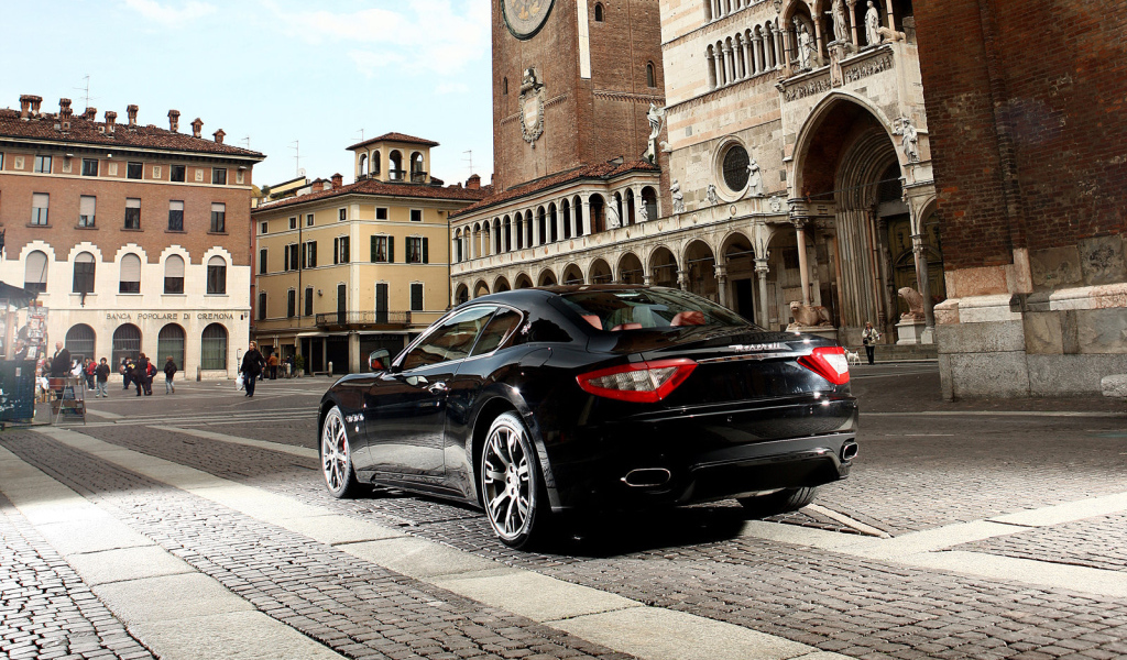 Новая машина Maserati Granturismo