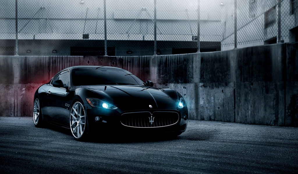 Фото автомобиля Maserati Quattroporte