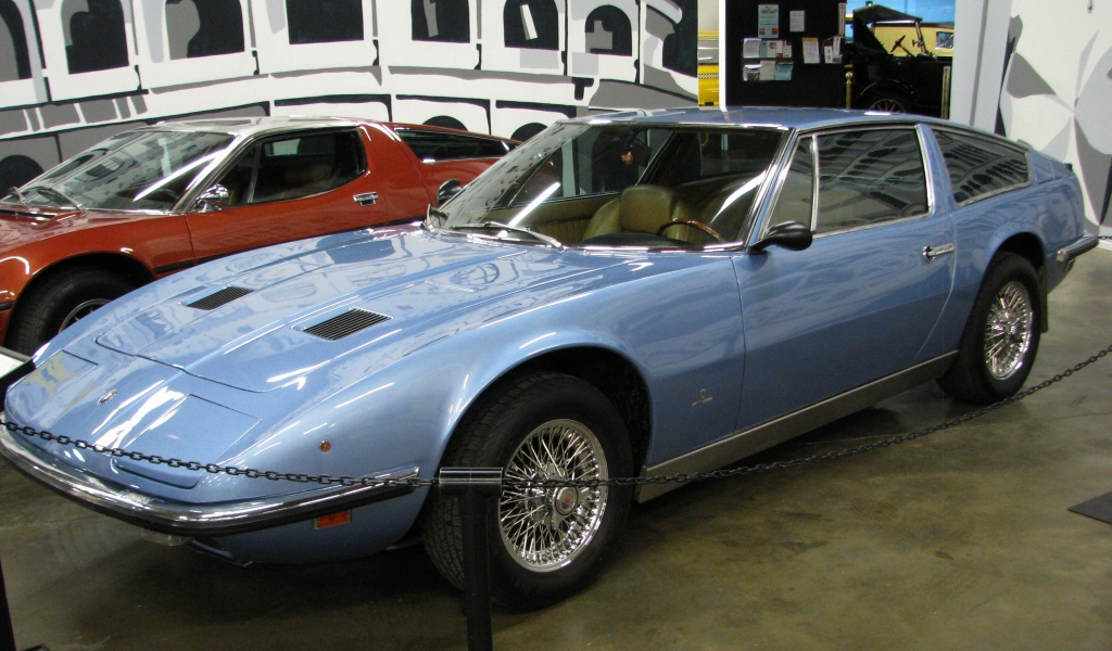 Надежный автомобиль Maserati Indy