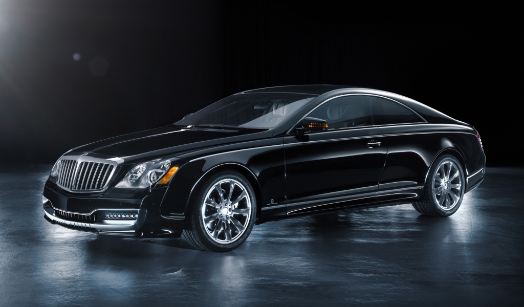 Красивый автомобиль Maybach  57