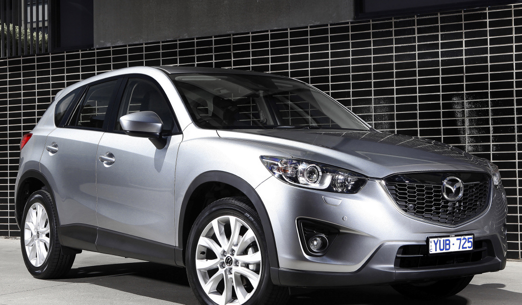 Красивый автомобиль Mazda CX 5
