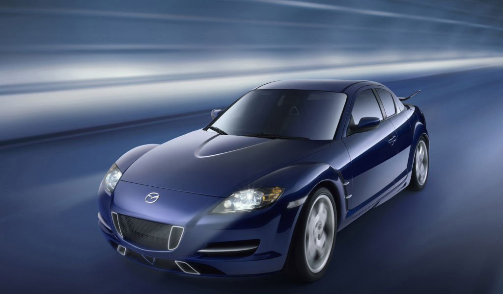 Красивый автомобиль Mazda RX 8