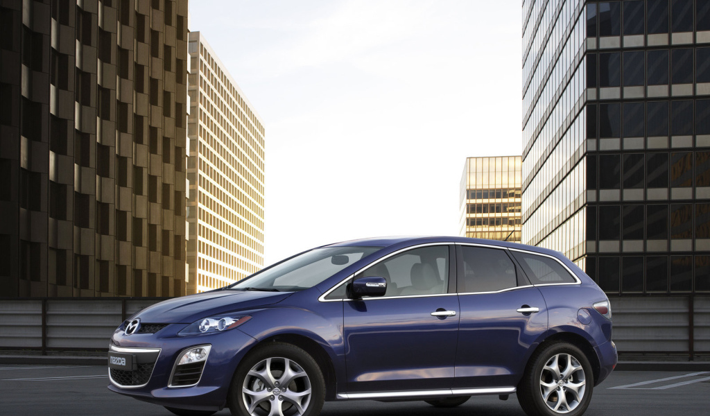 Автомобиль марки Mazda модели CX 7