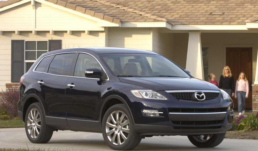 Автомобиль марки Mazda модели CX 9