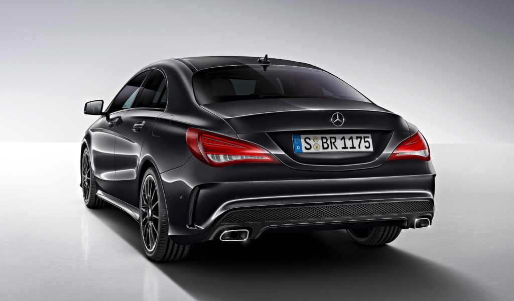 Черный Mercedes GLA