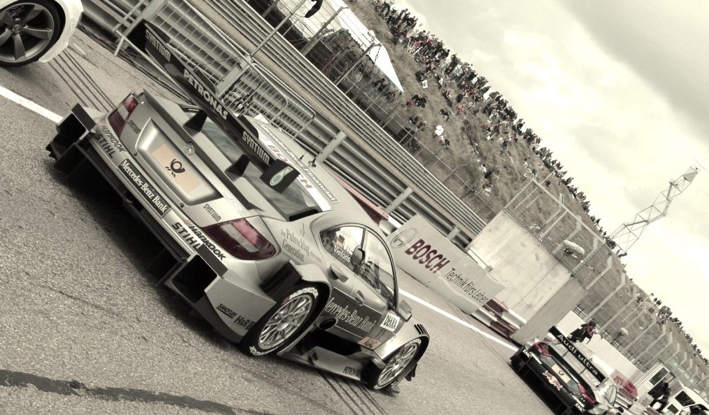 Мерседес на гоночном треке