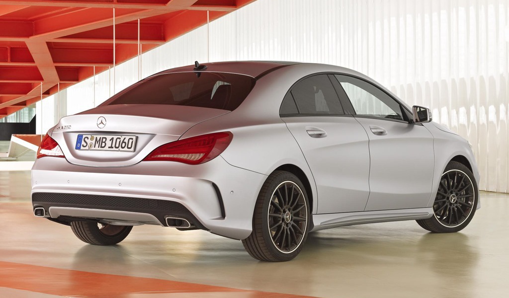 Серебристый Mercedes GLA