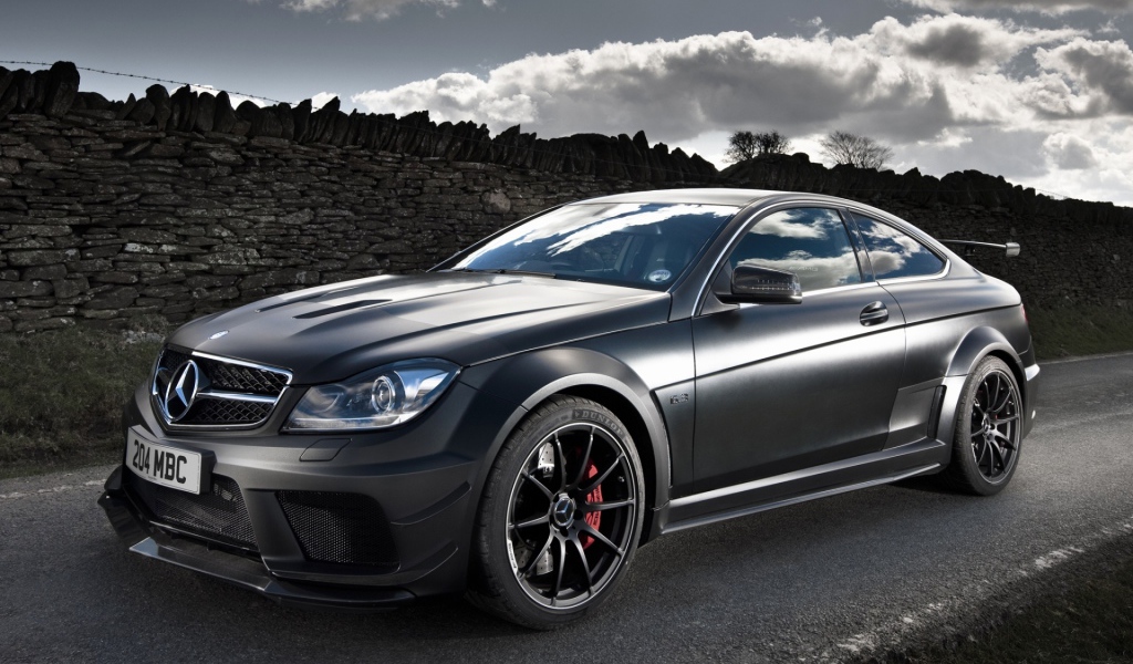 Мерседес C63 серебристый