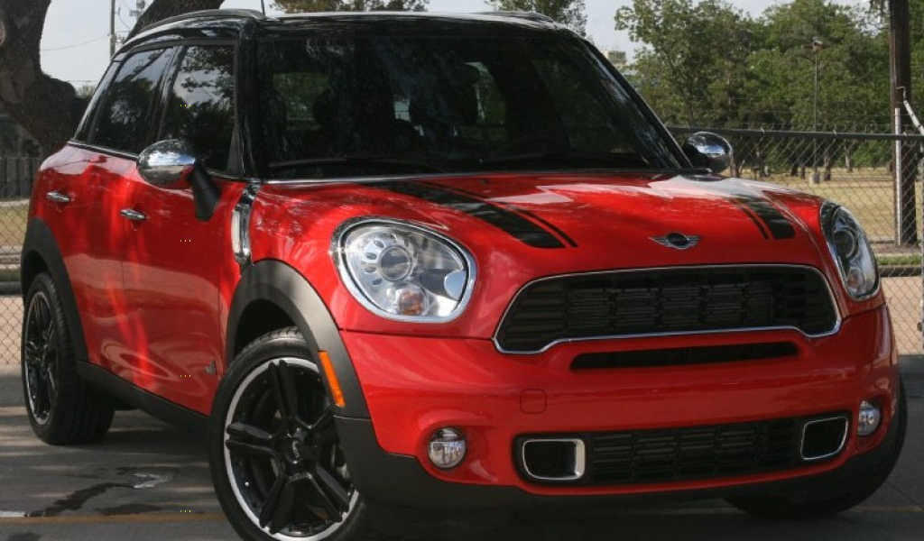 Красный mini cooper countryman