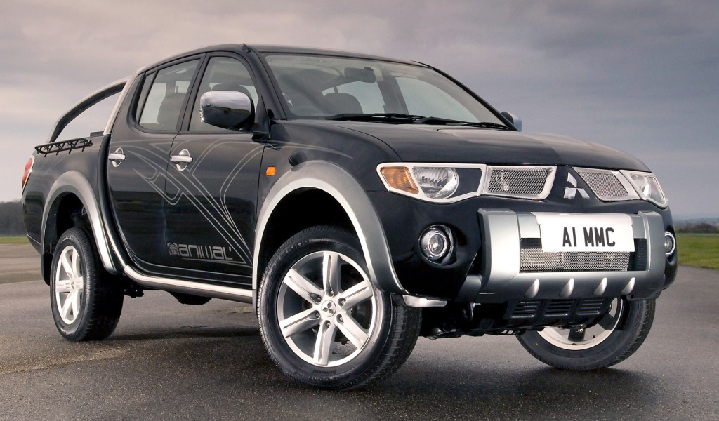 Красивый автомобиль Mitsubishi L200