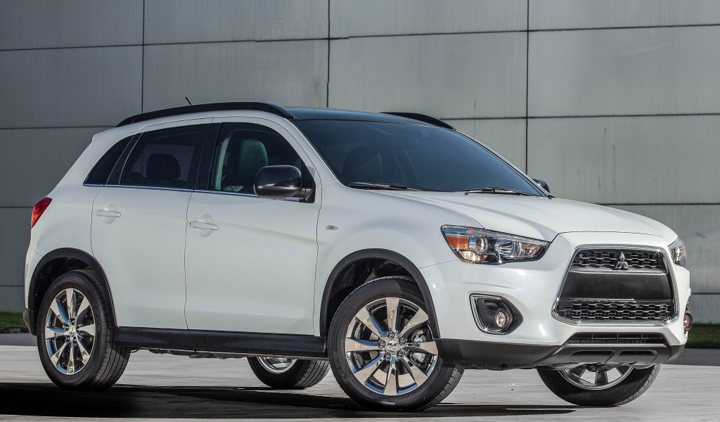 Красивый автомобиль Mitsubishi Outlander