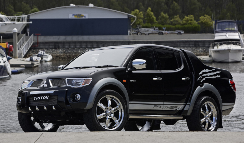 Автомобиль марки Mitsubishi модели L200