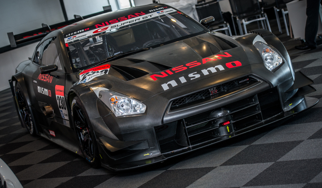 Новая машина Nissan GT-R Nismo 2014