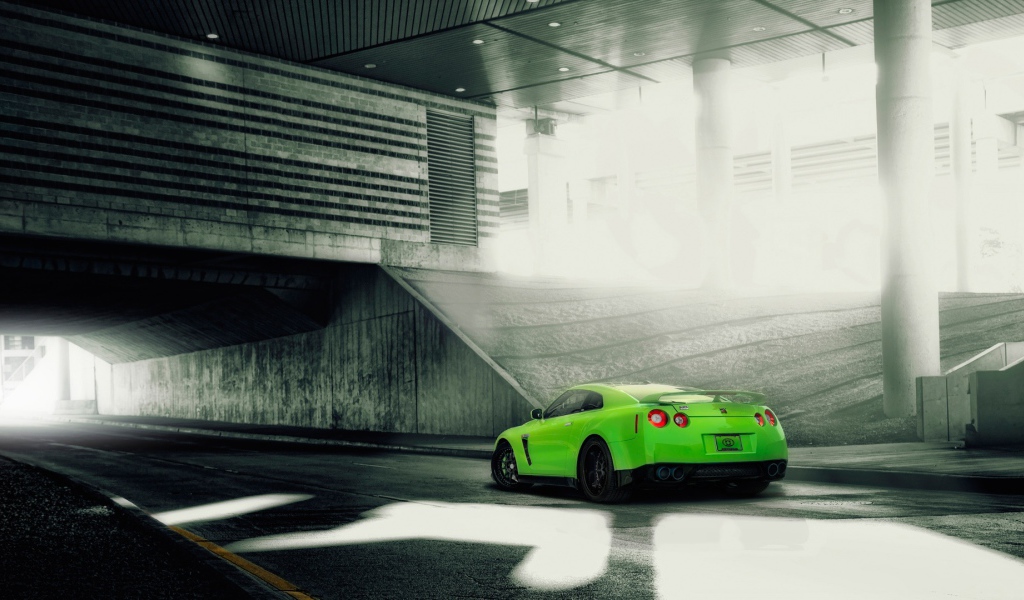 Зеленый Nissan