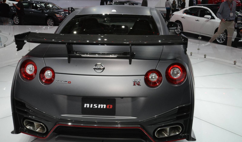 Надежный автомобиль Nissan GT-R Nismo 2014