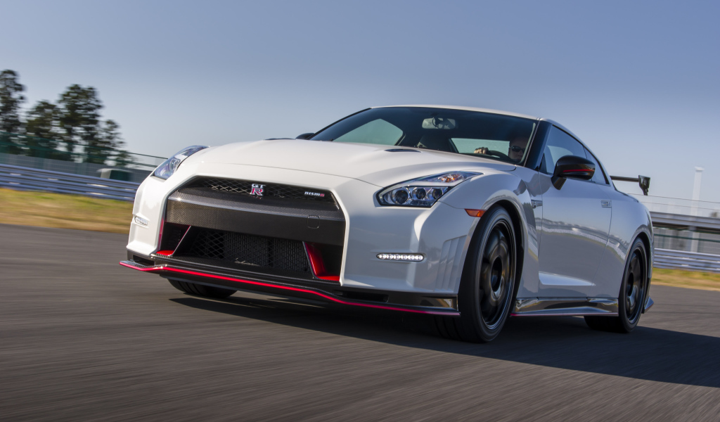 Тест драйв автомобиля Nissan GT-R Nismo 2014