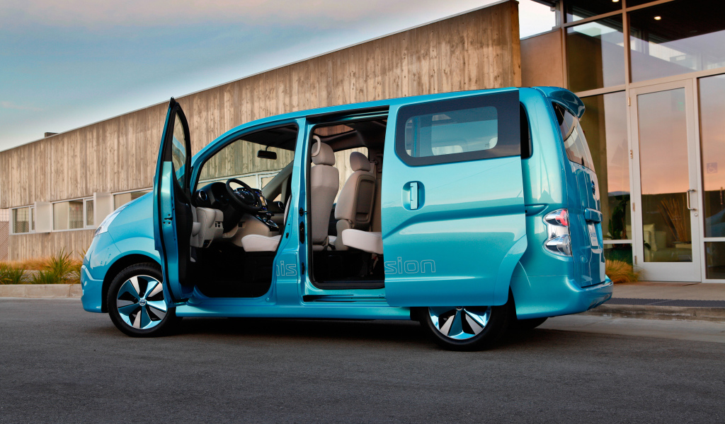 Новая машина Nissan NV200